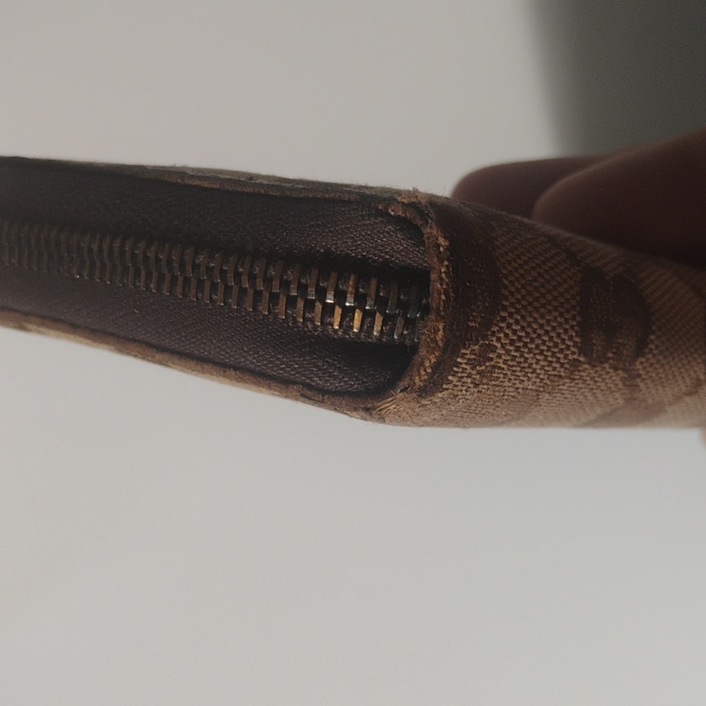 Gucci Beige/Ebony GG Canvas and Leather Zip Around Wallet - Picture 8 of 12